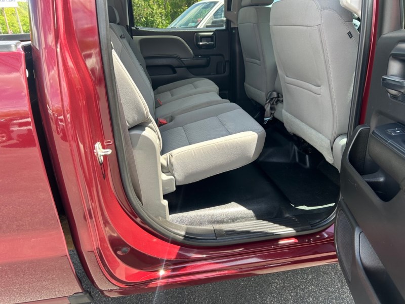Additional photo of vehicle.