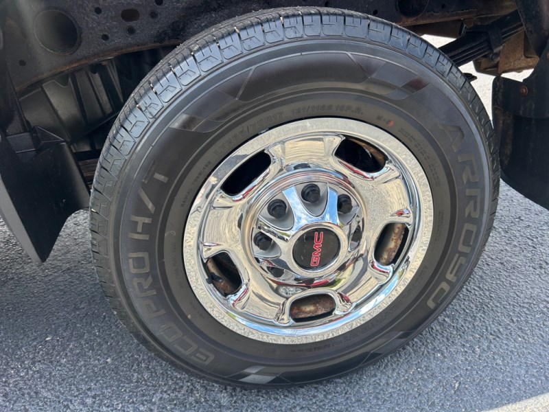 Additional photo of vehicle.