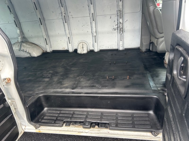 Additional photo of vehicle.