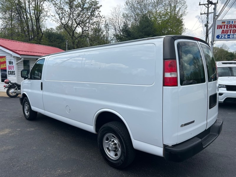 Additional photo of vehicle.