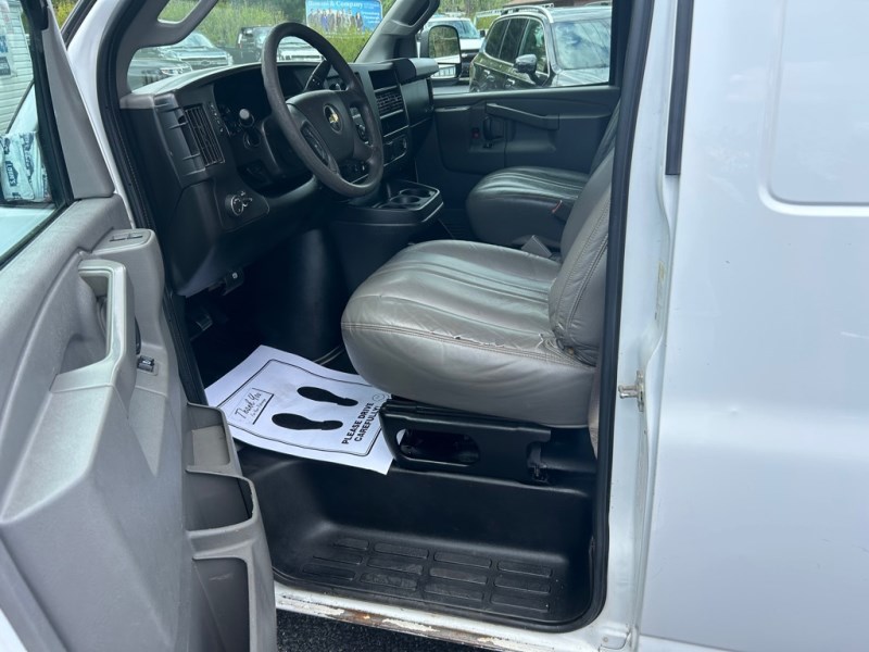 Additional photo of vehicle.