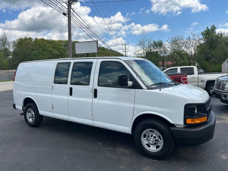 Additional photo of vehicle.