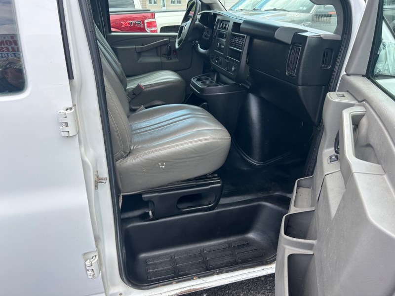 Additional photo of vehicle.