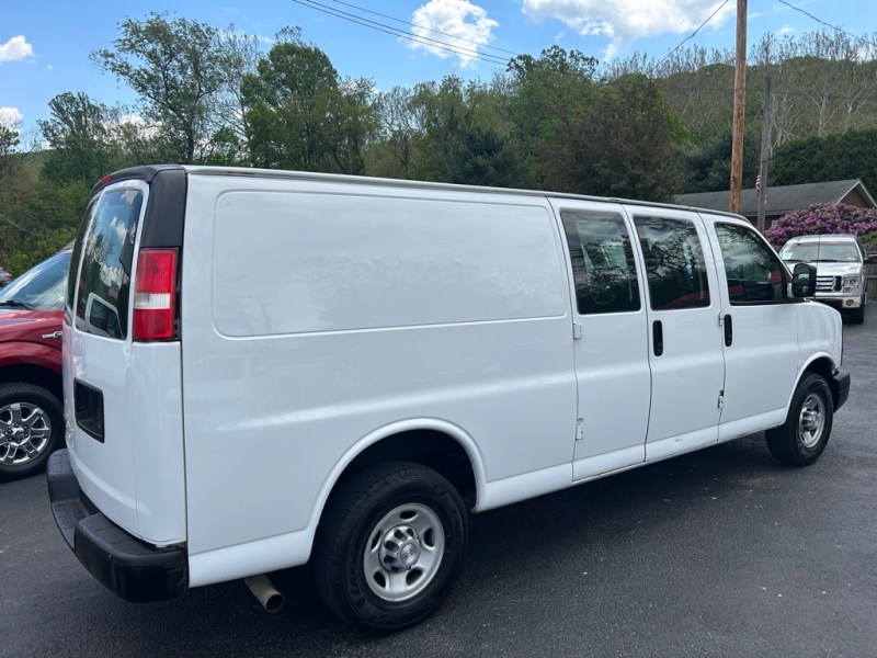 Additional photo of vehicle.