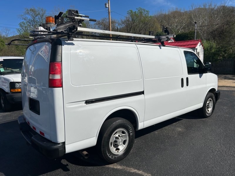 Additional photo of vehicle.