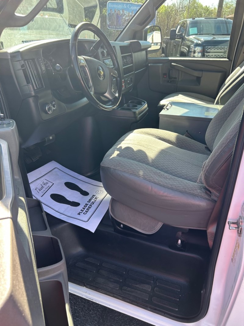 Additional photo of vehicle.