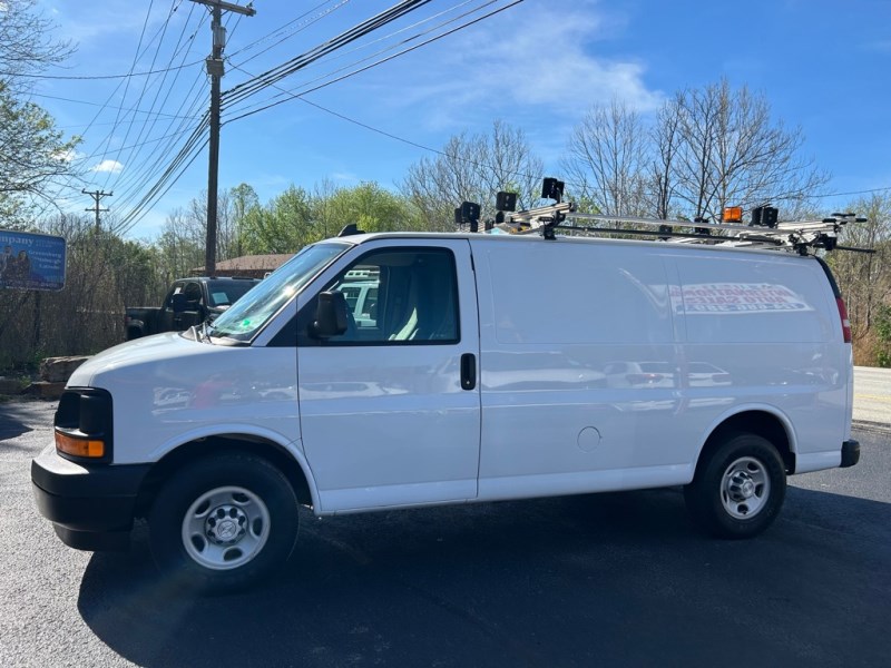 Additional photo of vehicle.
