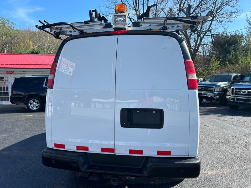Additional photo of vehicle.