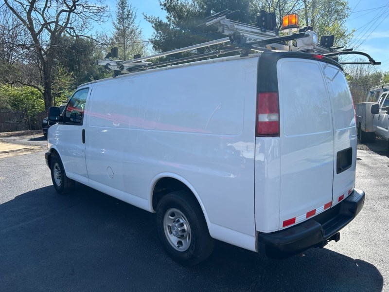Additional photo of vehicle.