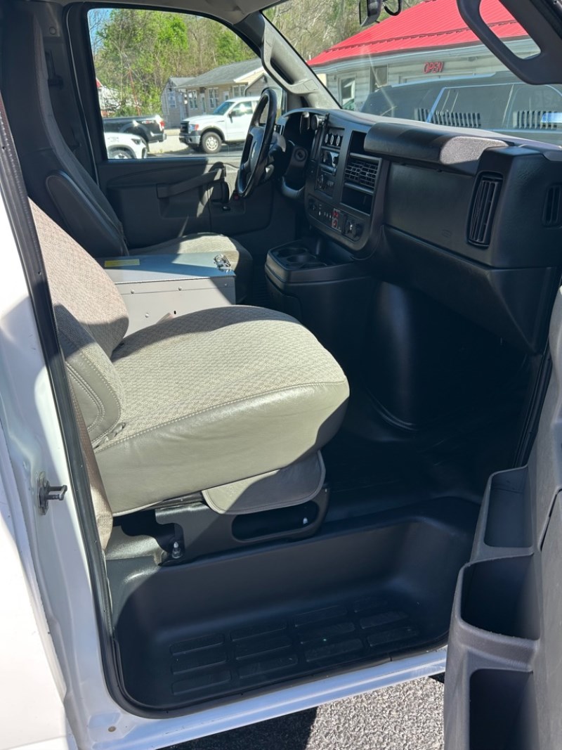 Additional photo of vehicle.