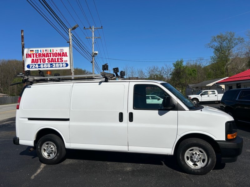 Additional photo of vehicle.
