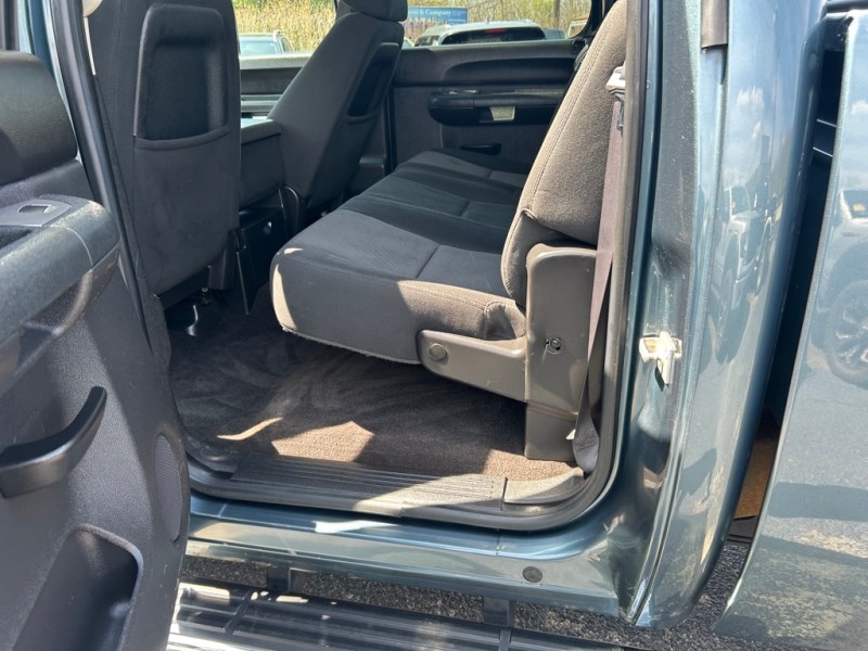 Additional photo of vehicle.
