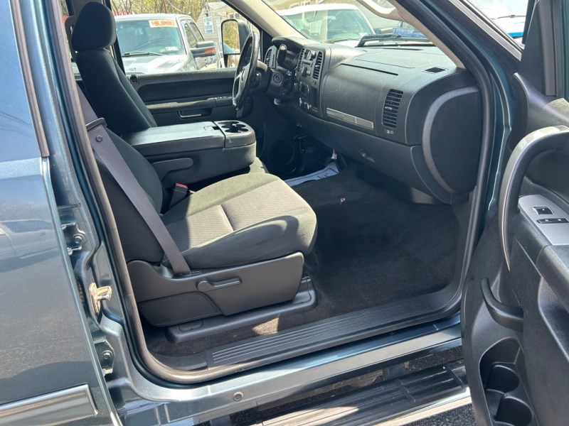 Additional photo of vehicle.