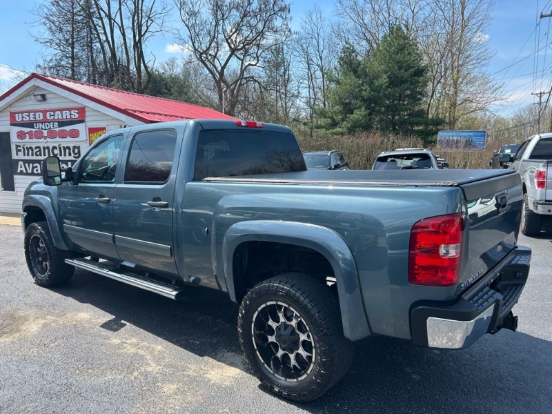 Additional photo of vehicle.