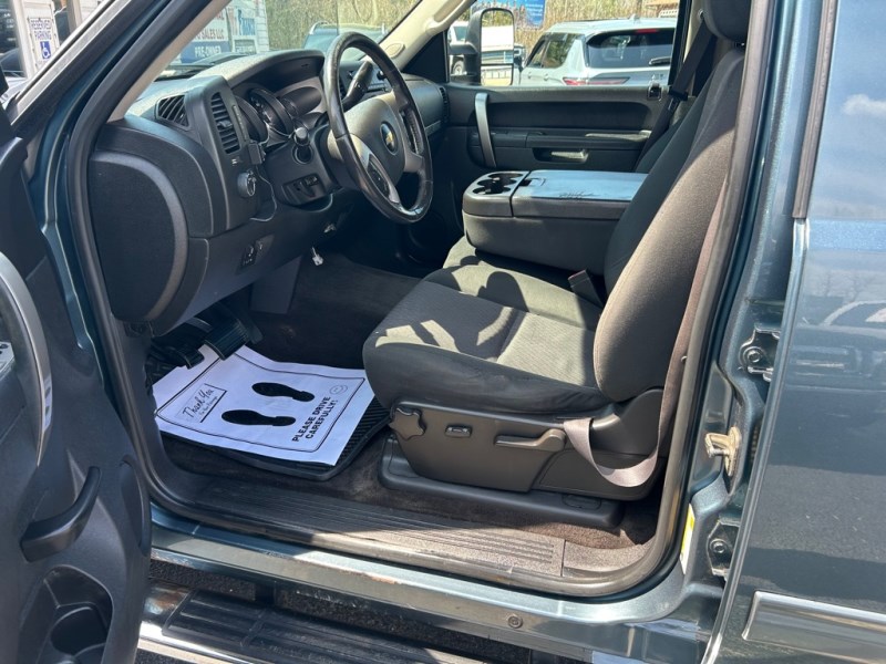 Additional photo of vehicle.