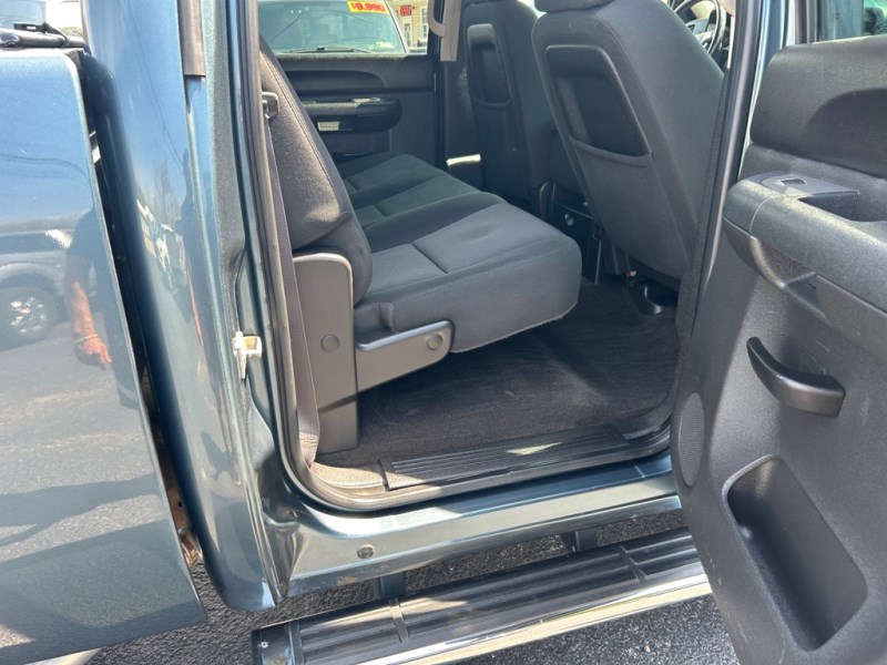 Additional photo of vehicle.