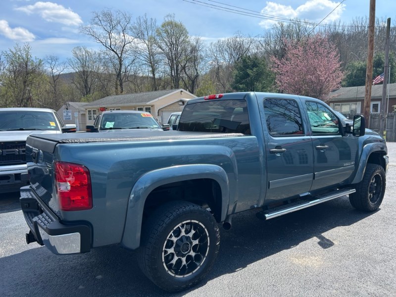 Additional photo of vehicle.