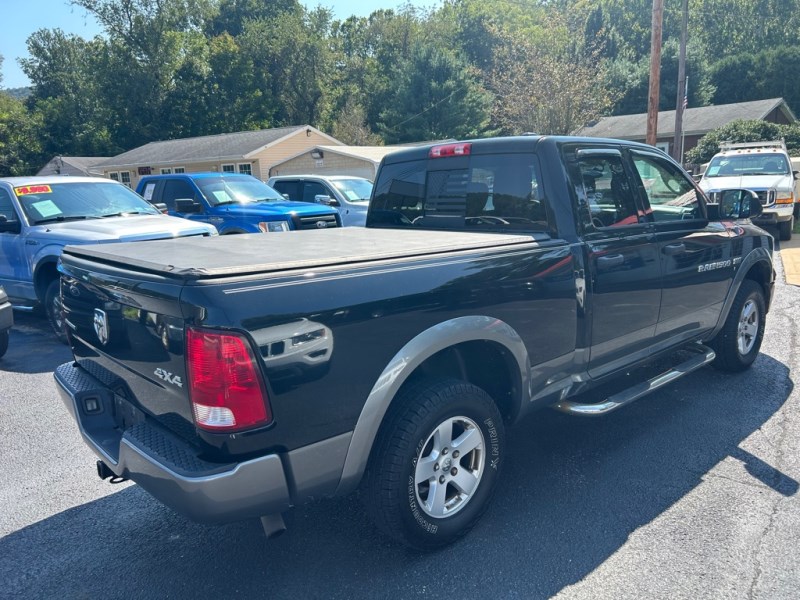 Additional photo of vehicle.