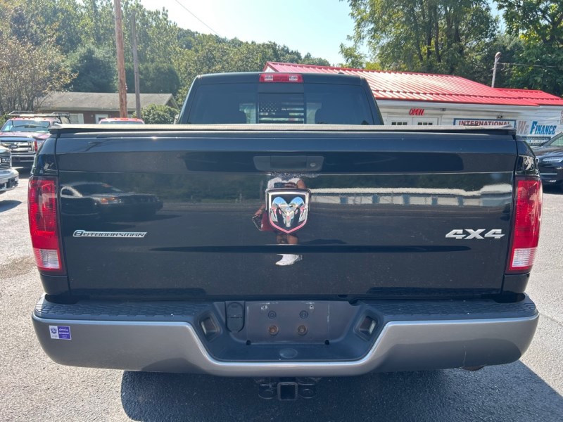 Additional photo of vehicle.