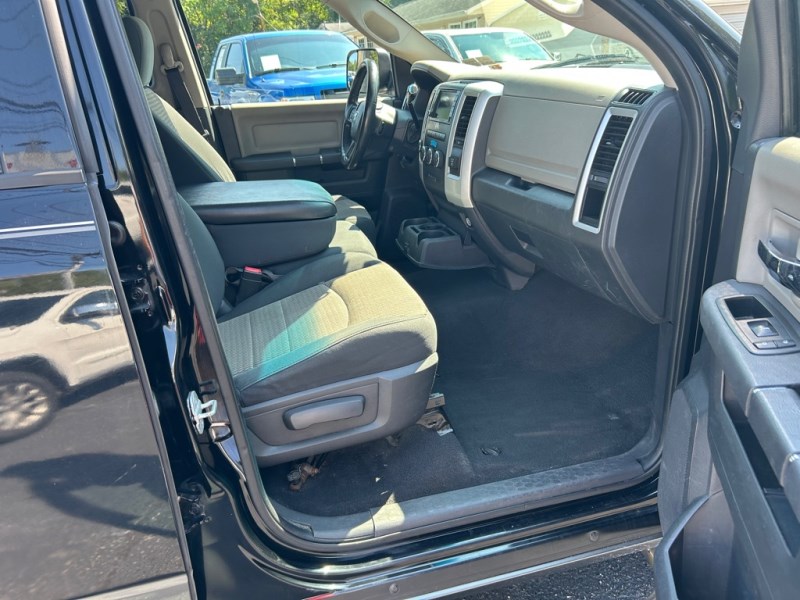 Additional photo of vehicle.