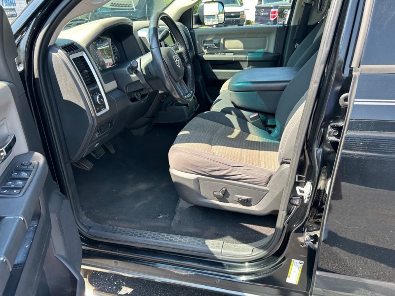 Additional photo of vehicle.