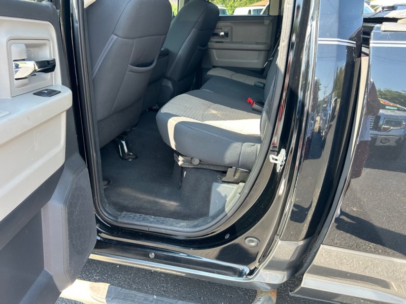 Additional photo of vehicle.