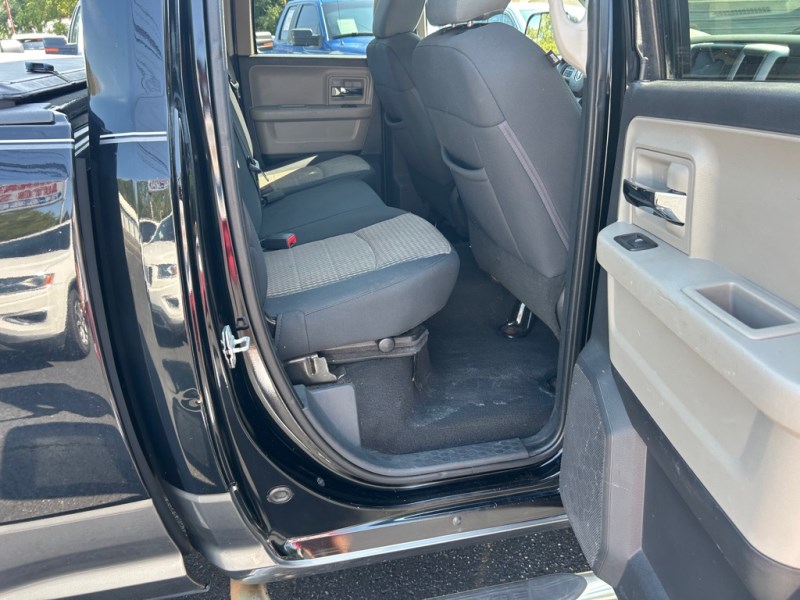 Additional photo of vehicle.