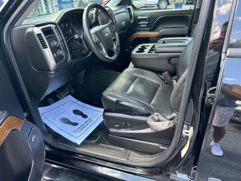 Additional photo of vehicle.