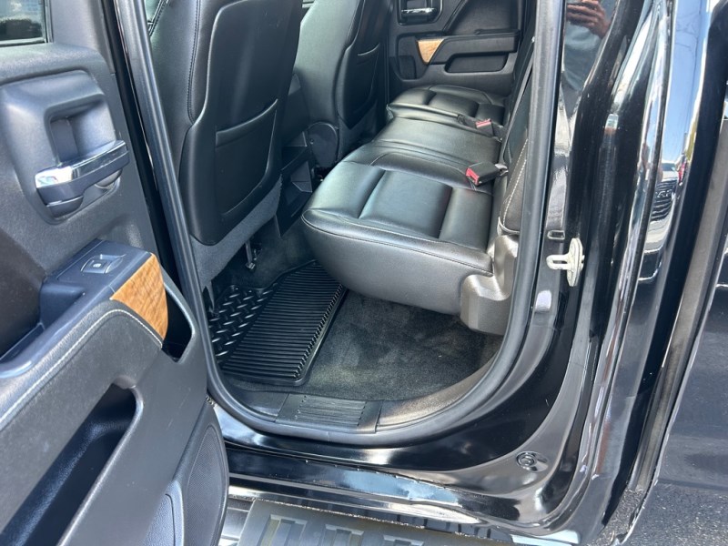 Additional photo of vehicle.