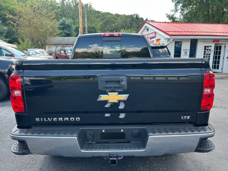 Additional photo of vehicle.