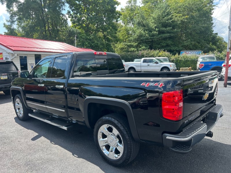 Additional photo of vehicle.