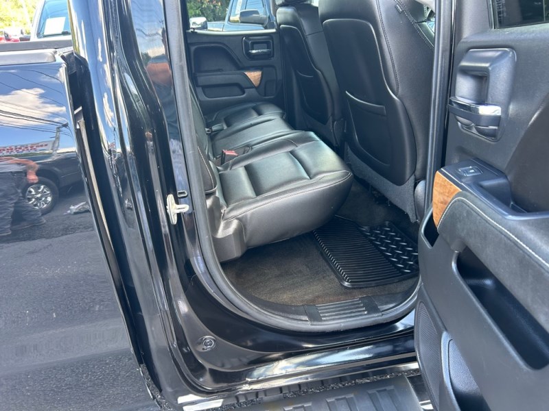 Additional photo of vehicle.