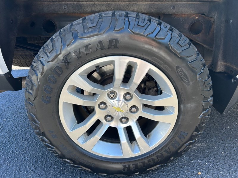 Additional photo of vehicle.
