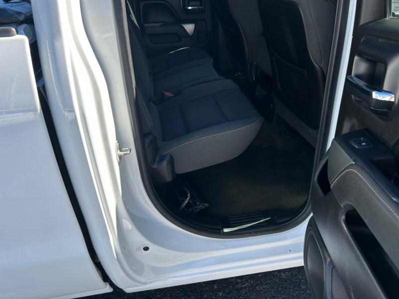 Additional photo of vehicle.