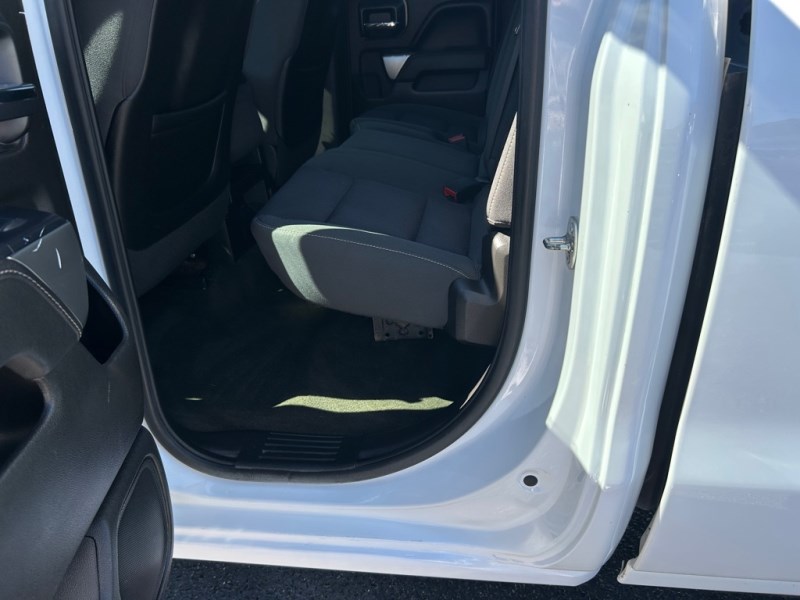 Additional photo of vehicle.