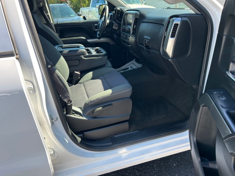 Additional photo of vehicle.