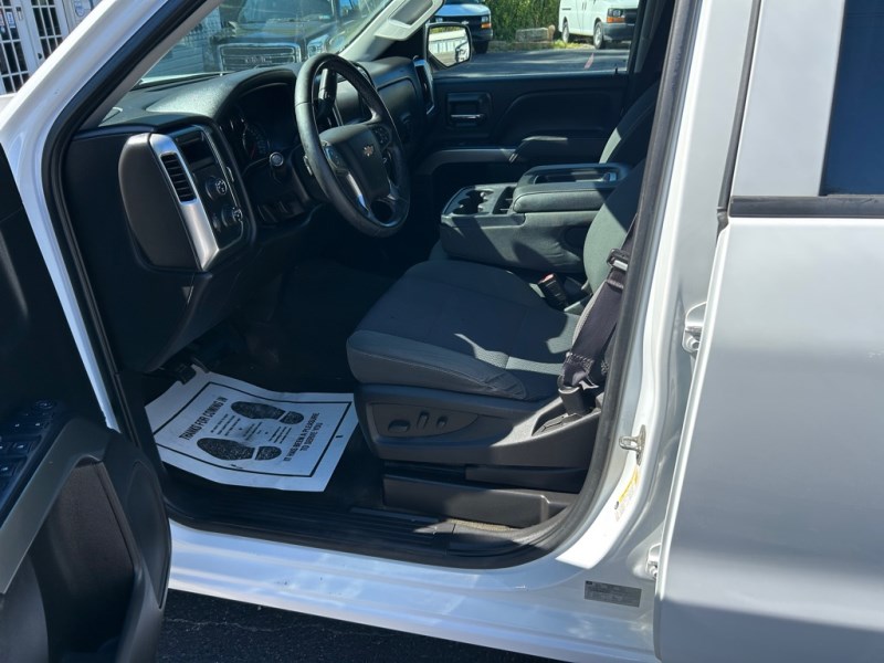 Additional photo of vehicle.