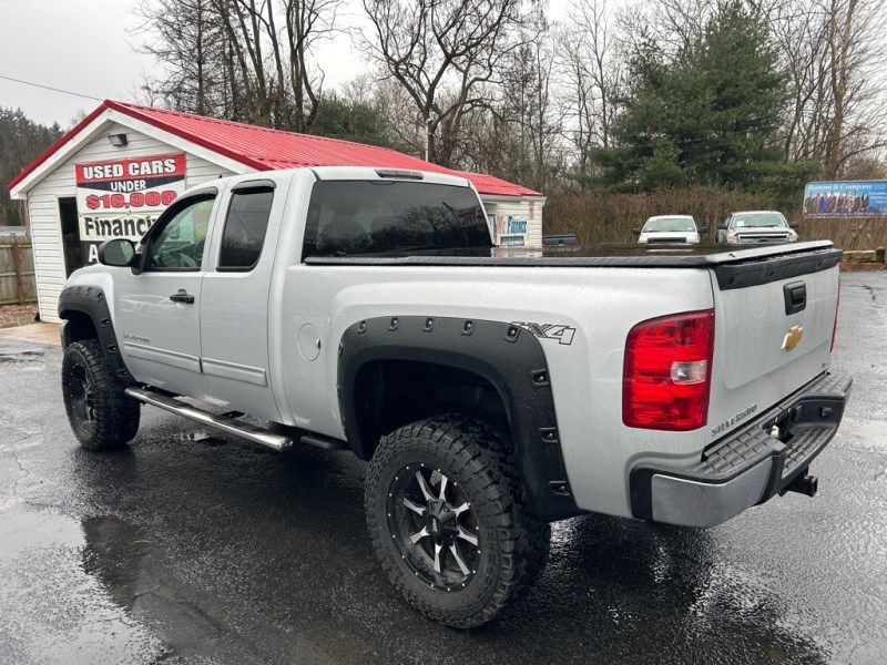 Additional photo of vehicle.