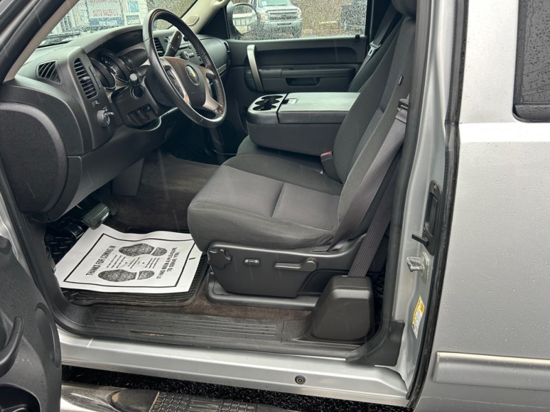 Additional photo of vehicle.