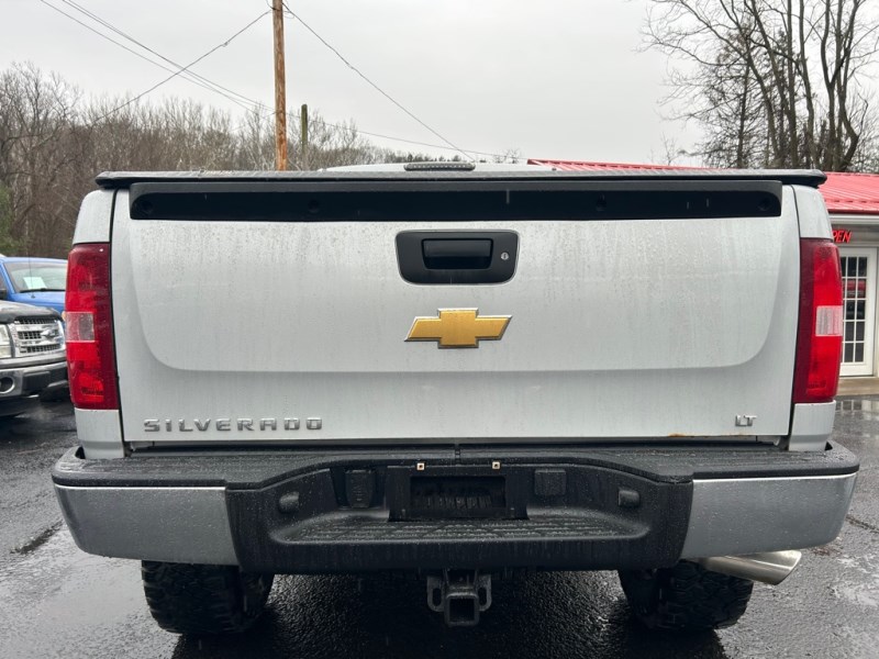 Additional photo of vehicle.