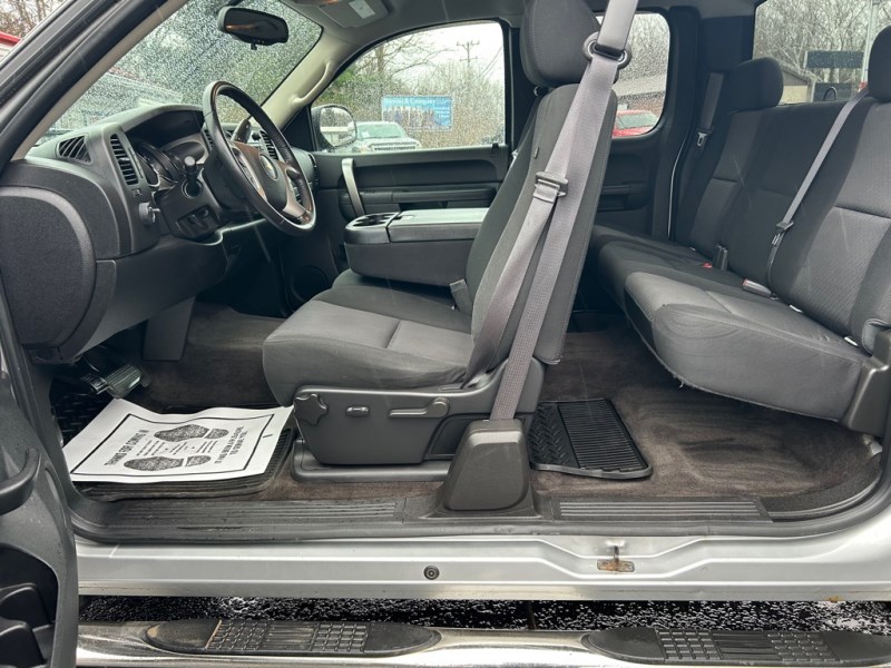 Additional photo of vehicle.