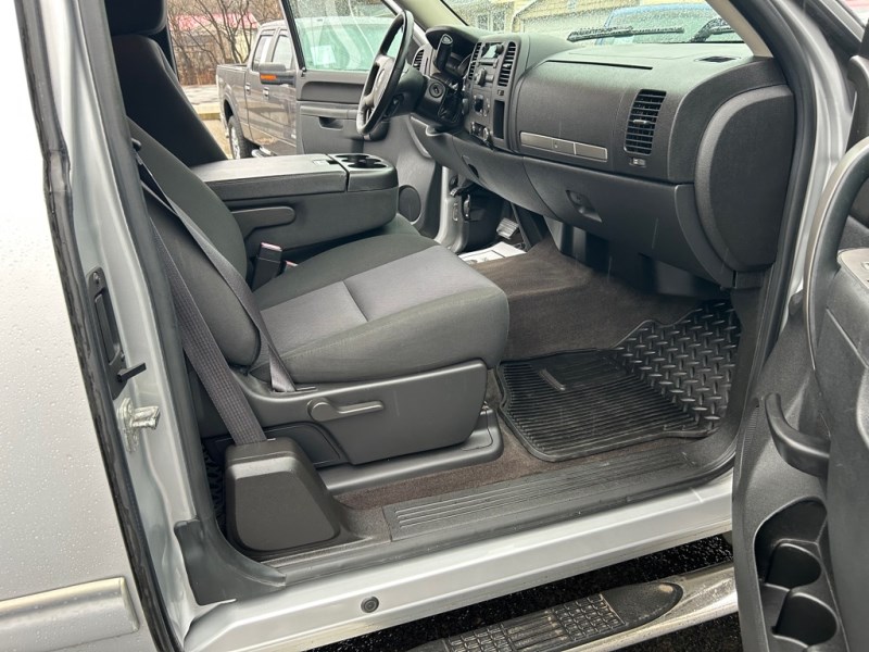 Additional photo of vehicle.