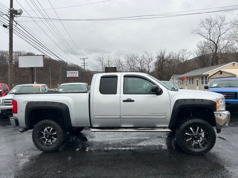 Additional photo of vehicle.