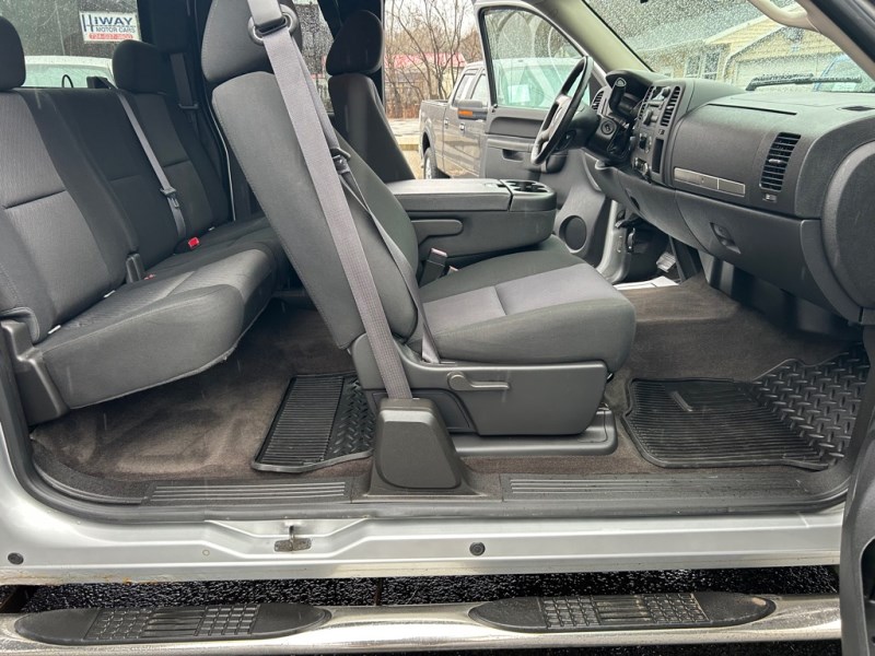 Additional photo of vehicle.