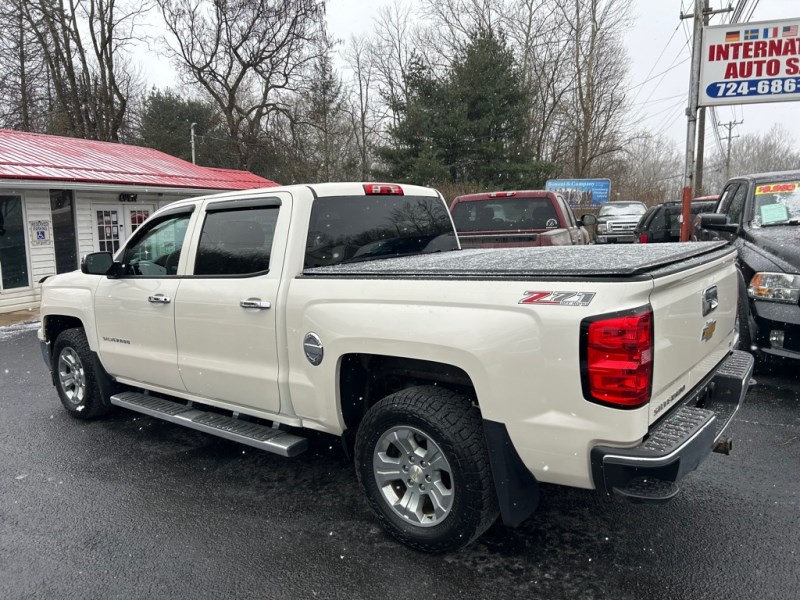 Additional photo of vehicle.