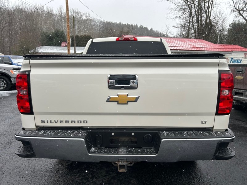 Additional photo of vehicle.