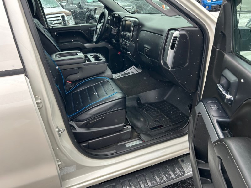 Additional photo of vehicle.