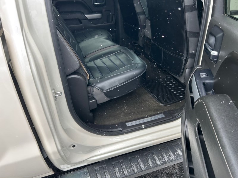 Additional photo of vehicle.