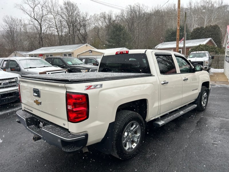 Additional photo of vehicle.