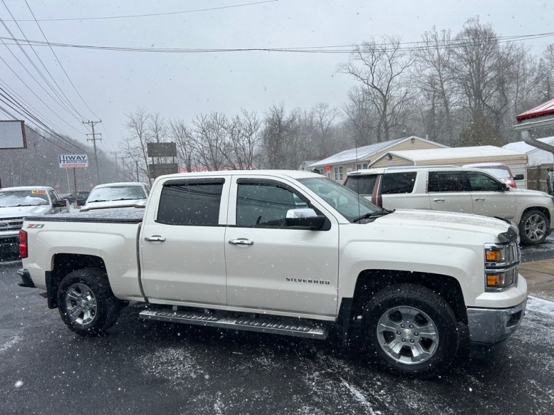 Additional photo of vehicle.